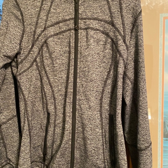 Lululemon - Picture 2 of 7